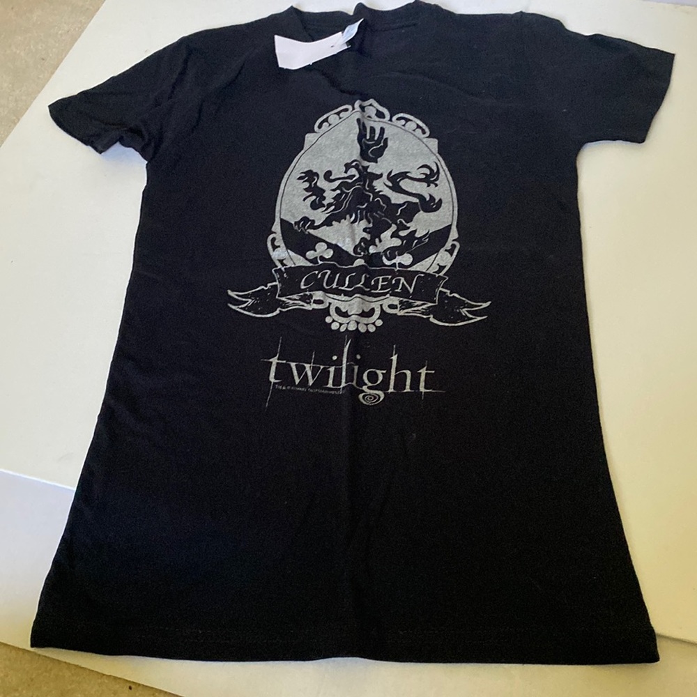 NWT Twilight Cullen Crest Black T-shirt
